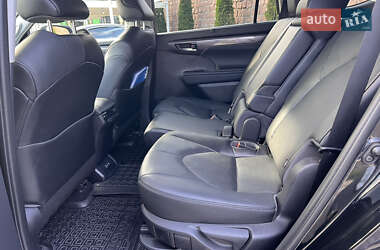 Позашляховик / Кросовер Toyota Highlander 2021 в 