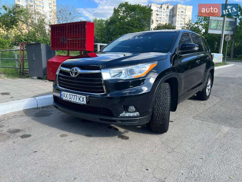 Внедорожник / Кроссовер Toyota Highlander 2015 в Харькове
