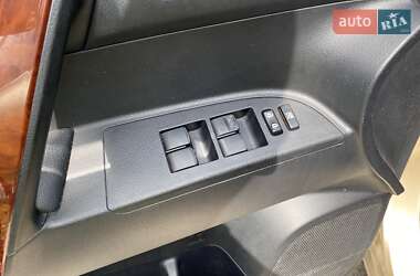 Внедорожник / Кроссовер Toyota Highlander 2012 в 