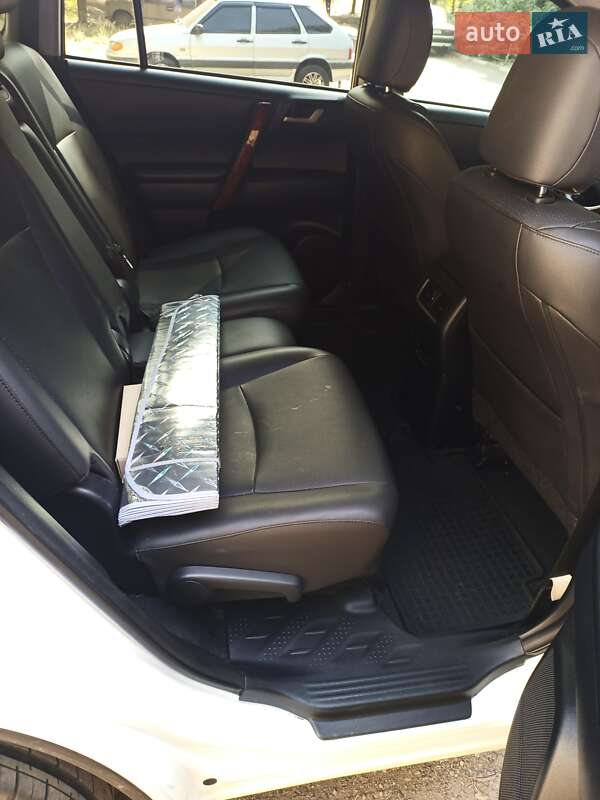 Внедорожник / Кроссовер Toyota Highlander 2011 в Запорожье