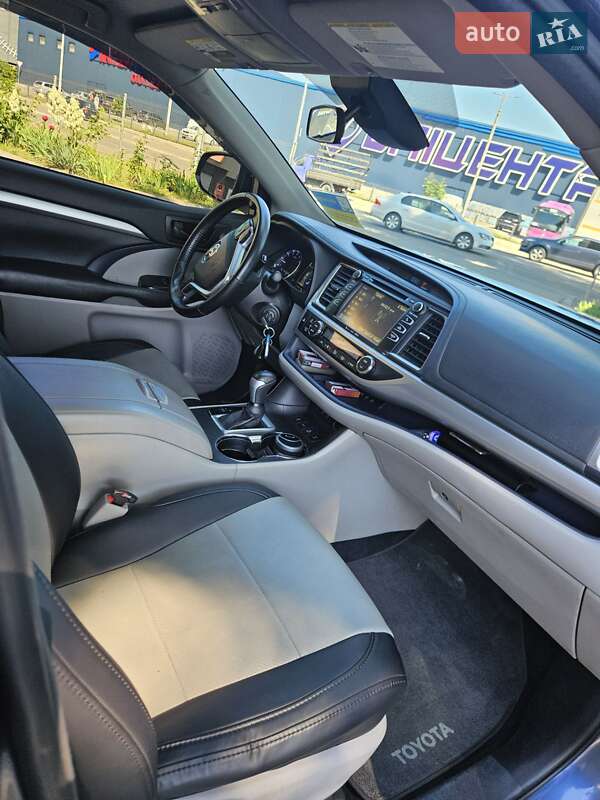 Позашляховик / Кросовер Toyota Highlander 2017 в Києві