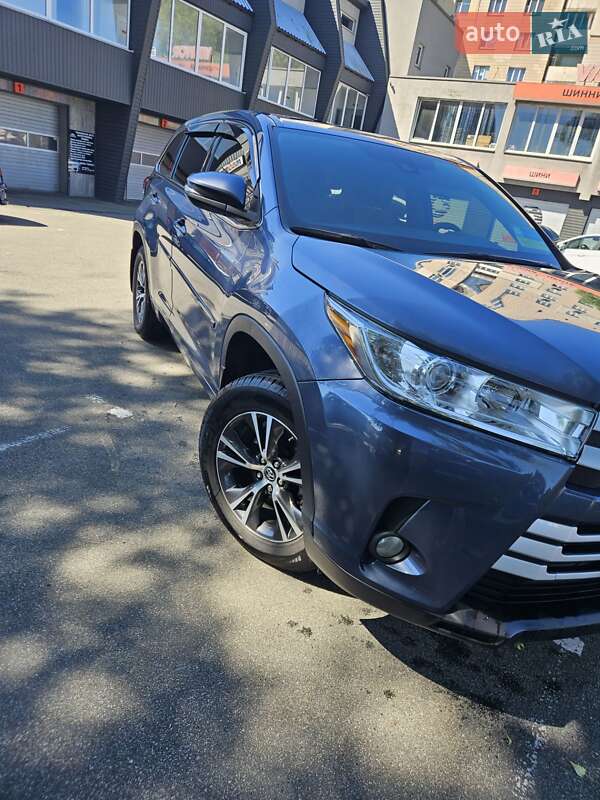 Позашляховик / Кросовер Toyota Highlander 2017 в Києві
