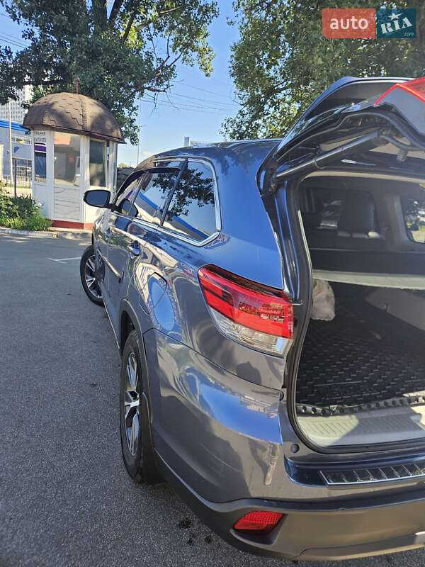 Позашляховик / Кросовер Toyota Highlander 2017 в Києві