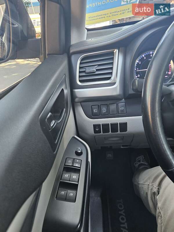 Позашляховик / Кросовер Toyota Highlander 2017 в Києві