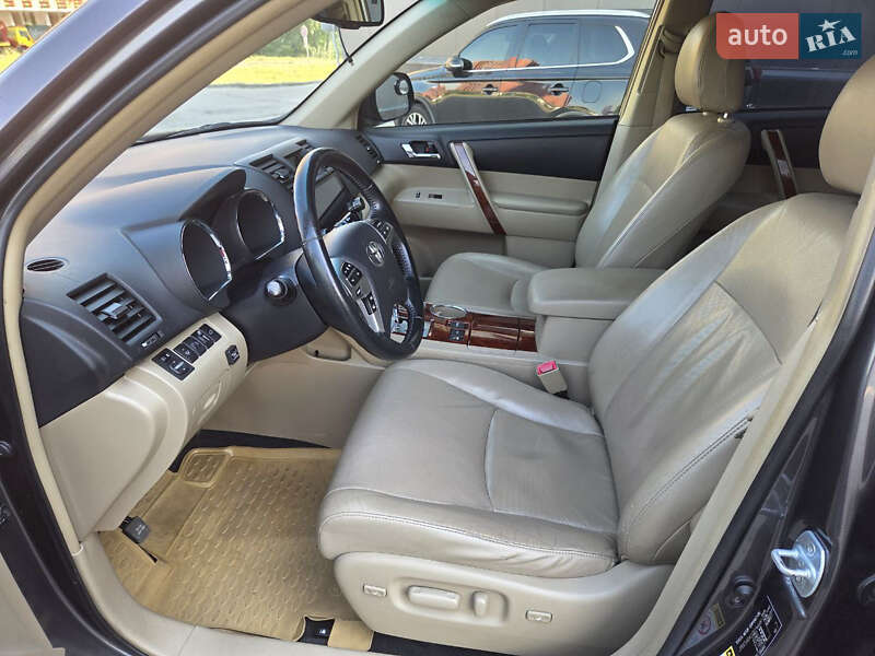 Позашляховик / Кросовер Toyota Highlander 2012 в Вишгороді