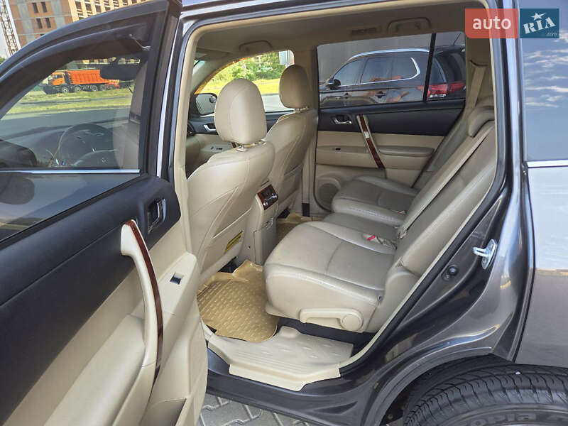 Позашляховик / Кросовер Toyota Highlander 2012 в Вишгороді