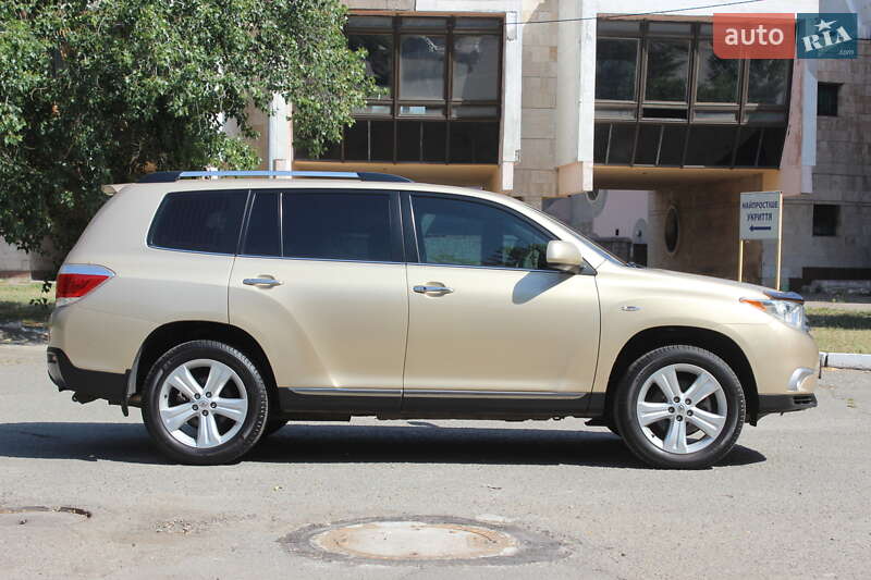 Внедорожник / Кроссовер Toyota Highlander 2011 в Днепре