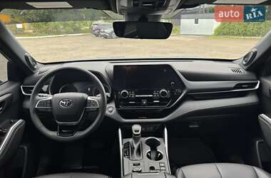 Позашляховик / Кросовер Toyota Highlander 2023 в 