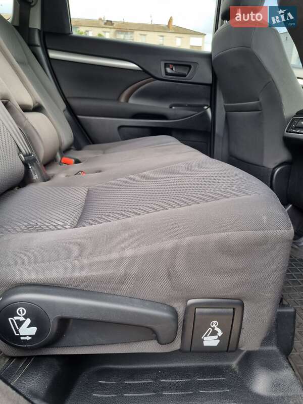 Позашляховик / Кросовер Toyota Highlander 2014 в Апостоловому