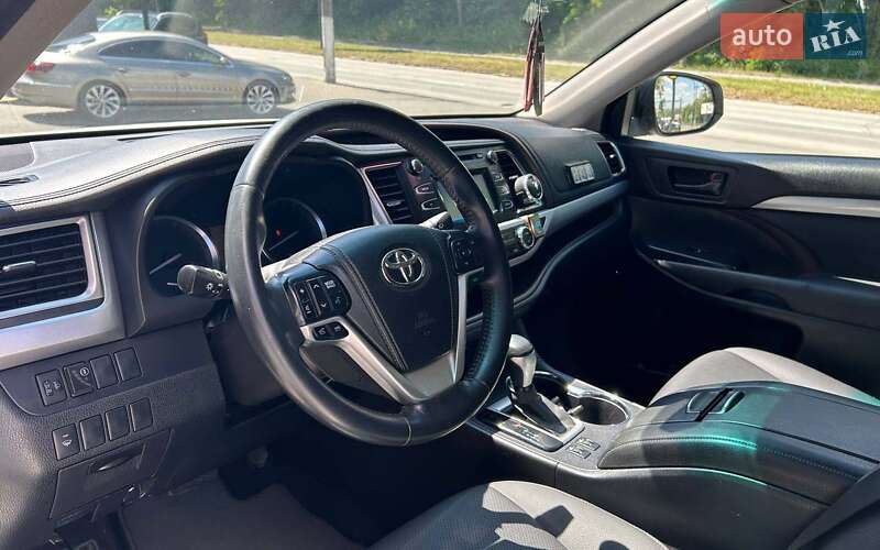 Внедорожник / Кроссовер Toyota Highlander 2015 в Черновцах