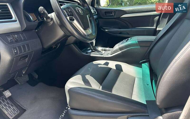 Внедорожник / Кроссовер Toyota Highlander 2015 в Черновцах