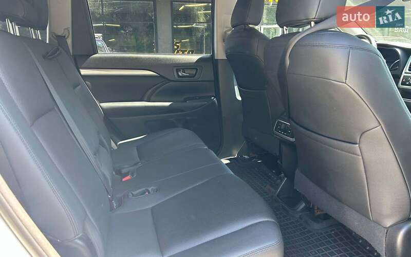 Внедорожник / Кроссовер Toyota Highlander 2015 в Черновцах