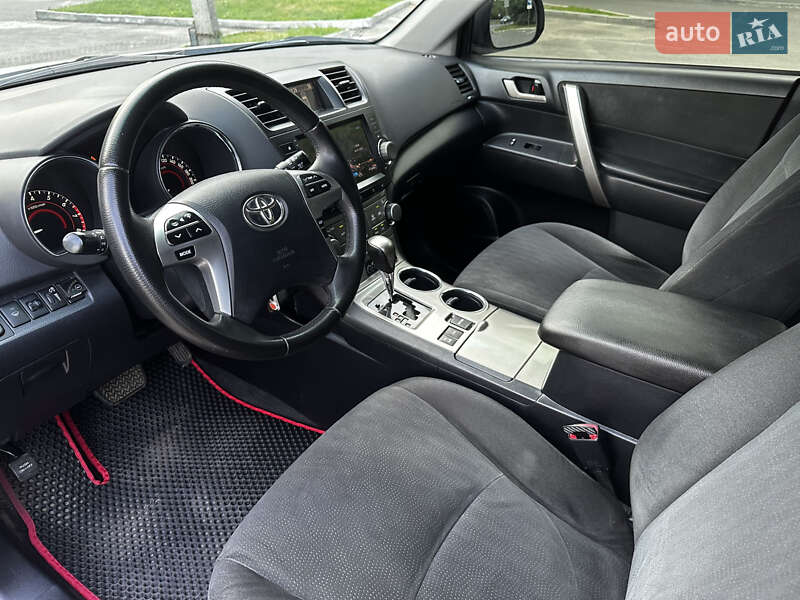 Позашляховик / Кросовер Toyota Highlander 2011 в Полтаві