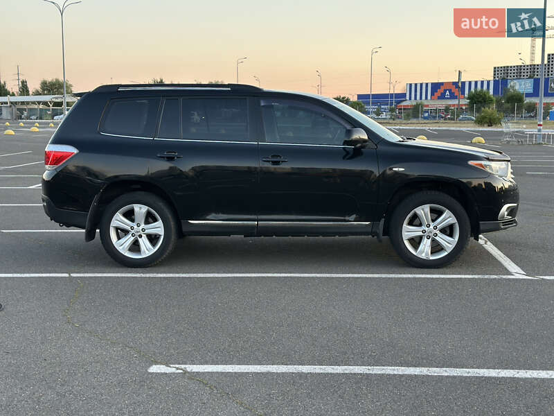 Позашляховик / Кросовер Toyota Highlander 2011 в Києві
