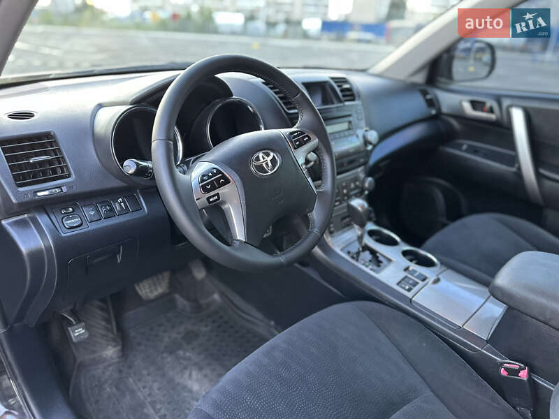 Позашляховик / Кросовер Toyota Highlander 2011 в Києві