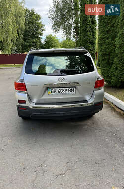 Внедорожник / Кроссовер Toyota Highlander 2013 в 