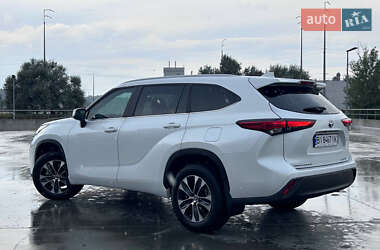 Позашляховик / Кросовер Toyota Highlander 2023 в 