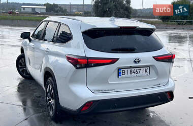 Позашляховик / Кросовер Toyota Highlander 2023 в 