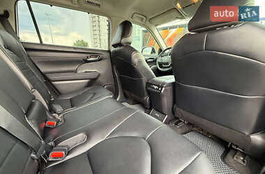 Позашляховик / Кросовер Toyota Highlander 2023 в 