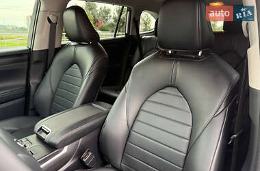 Позашляховик / Кросовер Toyota Highlander 2023 в 