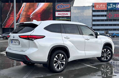 Позашляховик / Кросовер Toyota Highlander 2023 в 