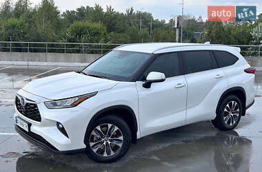 Позашляховик / Кросовер Toyota Highlander 2023 в 