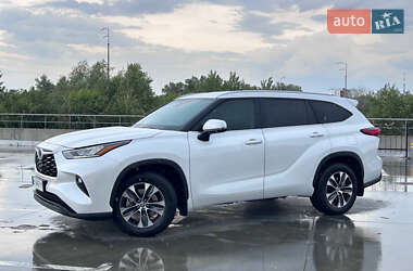 Позашляховик / Кросовер Toyota Highlander 2023 в 