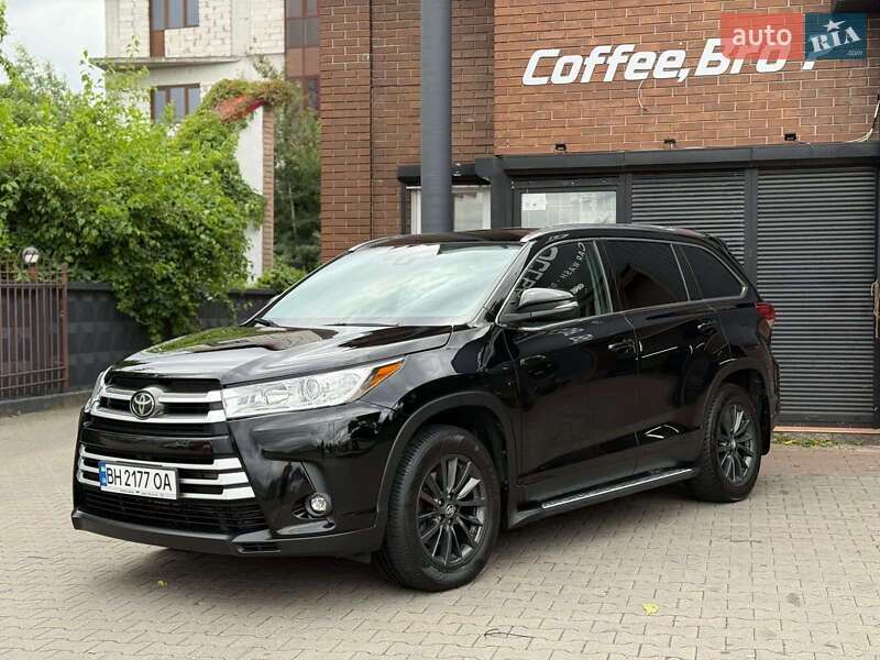Внедорожник / Кроссовер Toyota Highlander 2018 в Бершади