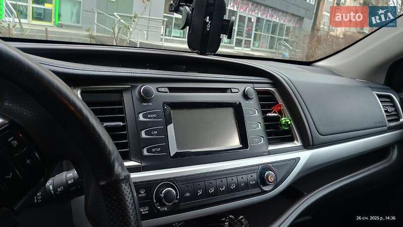 Позашляховик / Кросовер Toyota Highlander 2016 в Звягелі