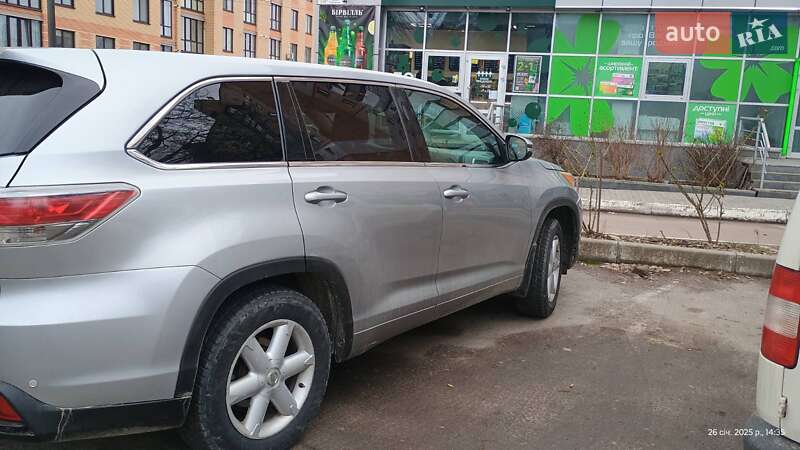 Позашляховик / Кросовер Toyota Highlander 2016 в Звягелі
