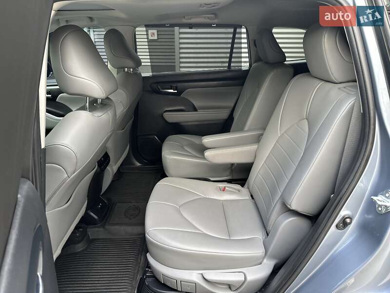 Внедорожник / Кроссовер Toyota Highlander 2021 в Киеве