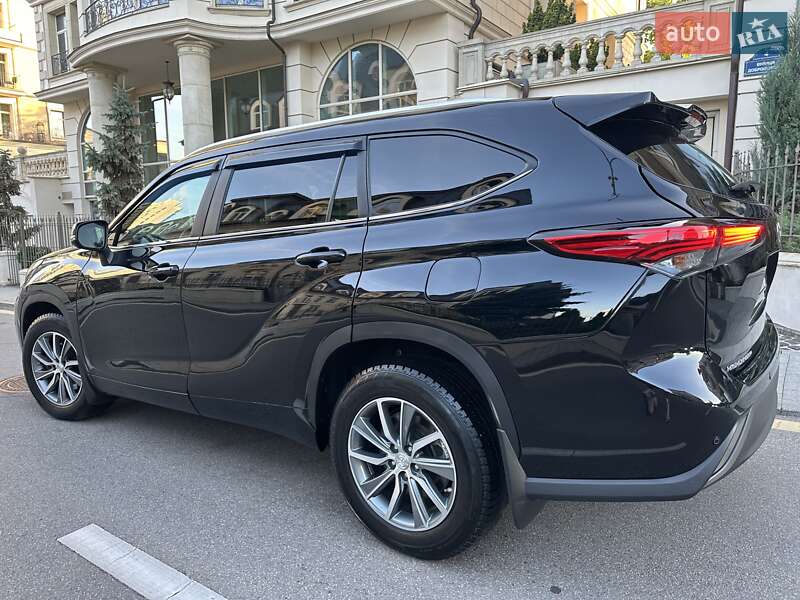 Внедорожник / Кроссовер Toyota Highlander 2022 в Киеве