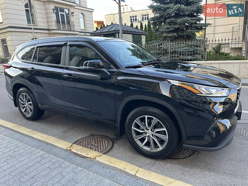 Внедорожник / Кроссовер Toyota Highlander 2022 в Киеве
