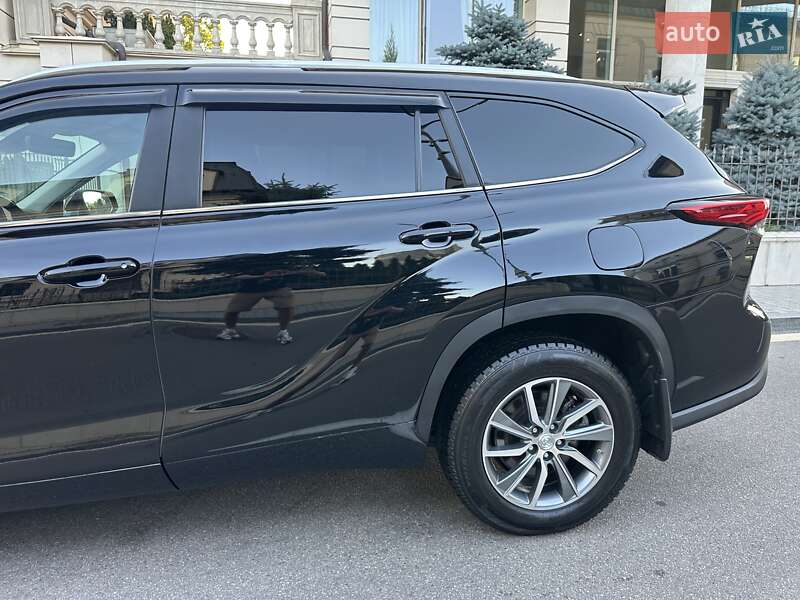 Внедорожник / Кроссовер Toyota Highlander 2022 в Киеве