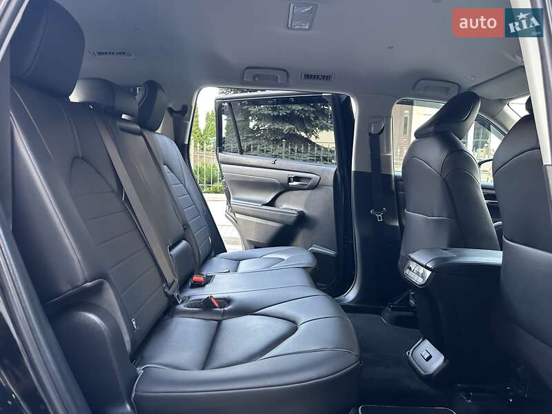 Внедорожник / Кроссовер Toyota Highlander 2022 в Киеве