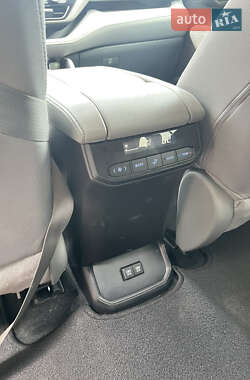 Внедорожник / Кроссовер Toyota Highlander 2020 в 