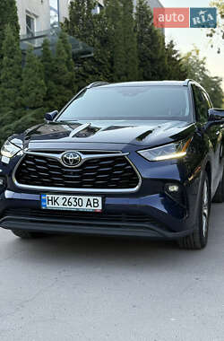 Внедорожник / Кроссовер Toyota Highlander 2022 в Ровно