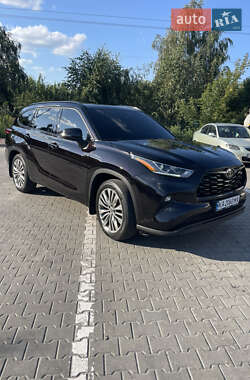 Позашляховик / Кросовер Toyota Highlander 2021 в Києві
