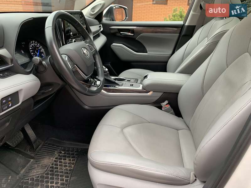 Позашляховик / Кросовер Toyota Highlander 2020 в Кривому Розі
