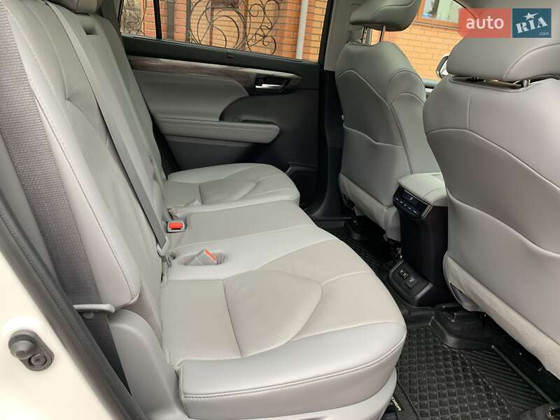 Позашляховик / Кросовер Toyota Highlander 2020 в Кривому Розі