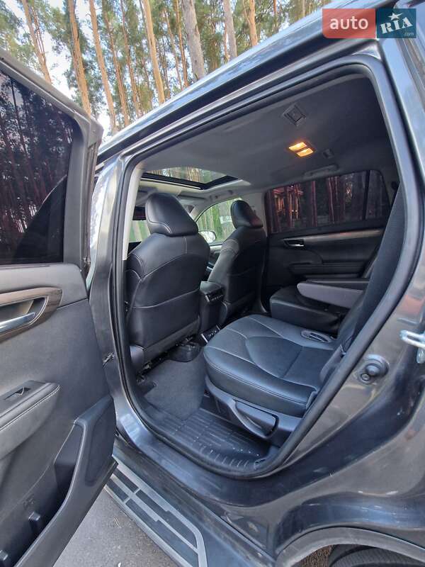 Позашляховик / Кросовер Toyota Highlander 2020 в Києві