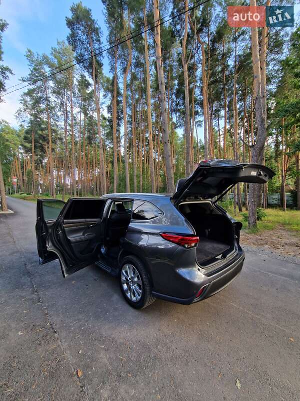 Позашляховик / Кросовер Toyota Highlander 2020 в Києві