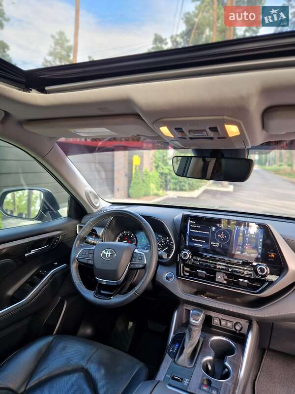 Позашляховик / Кросовер Toyota Highlander 2020 в Києві