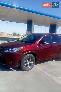 Внедорожник / Кроссовер Toyota Highlander 2018 в 
