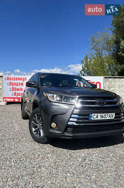 Внедорожник / Кроссовер Toyota Highlander 2017 в Черкассах