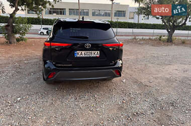 Внедорожник / Кроссовер Toyota Highlander 2022 в 