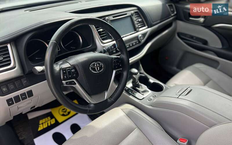 Внедорожник / Кроссовер Toyota Highlander 2019 в Ивано-Франковске