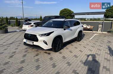 Внедорожник / Кроссовер Toyota Highlander 2022 в Хусте