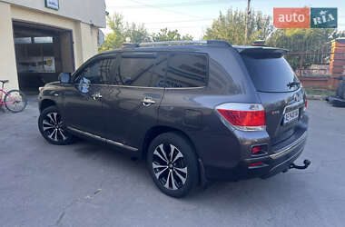 Внедорожник / Кроссовер Toyota Highlander 2012 в 