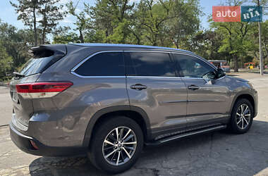 Внедорожник / Кроссовер Toyota Highlander 2017 в 